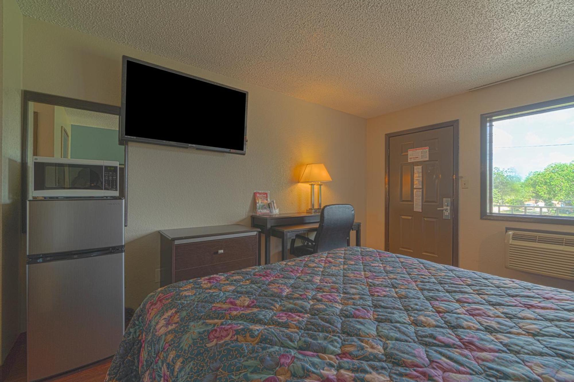 Regency Inn & Suites By Oyo Bay City Tx Dış mekan fotoğraf
