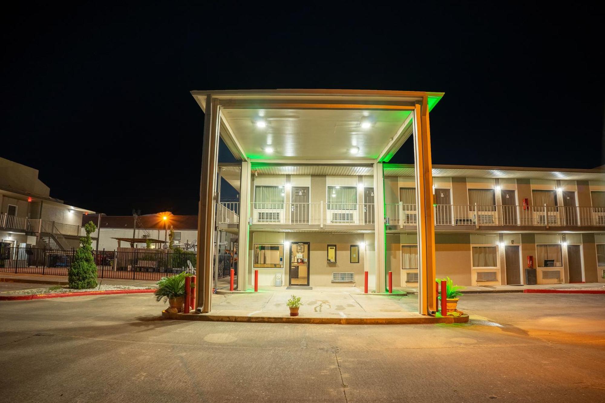 Regency Inn & Suites By Oyo Bay City Tx Dış mekan fotoğraf