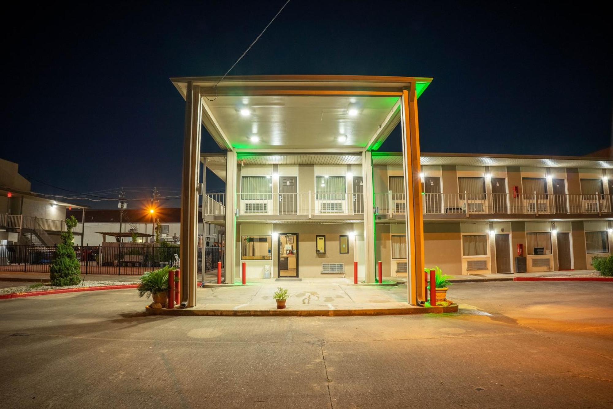 Regency Inn & Suites By Oyo Bay City Tx Dış mekan fotoğraf