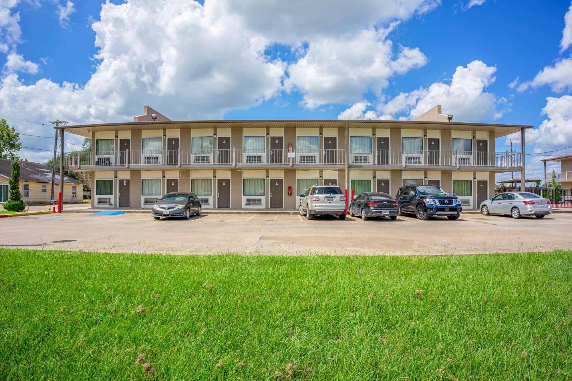 Regency Inn & Suites By Oyo Bay City Tx Dış mekan fotoğraf