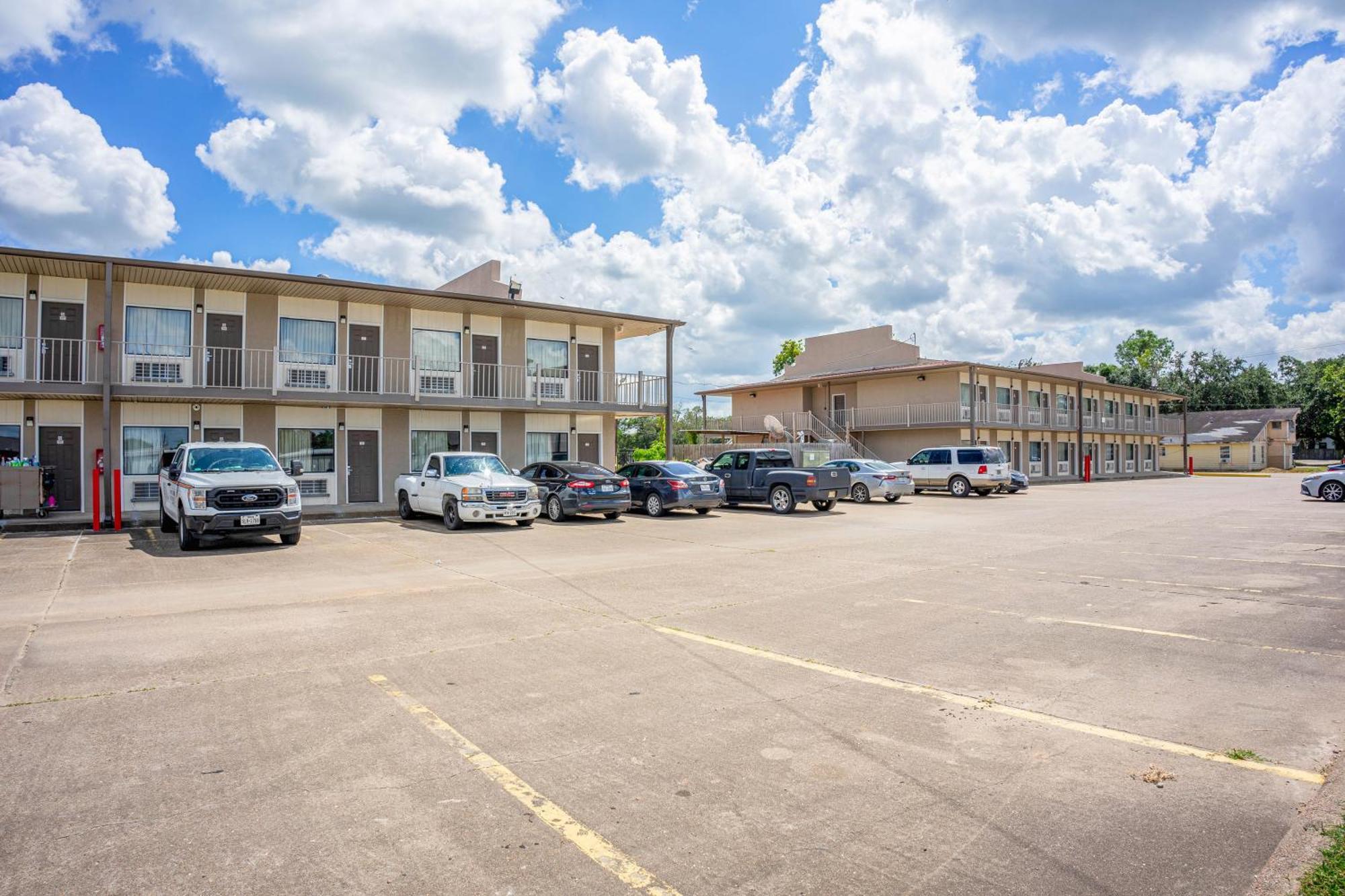 Regency Inn & Suites By Oyo Bay City Tx Dış mekan fotoğraf